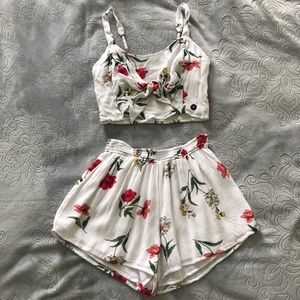2-piece Hollister outfit with Crop Top